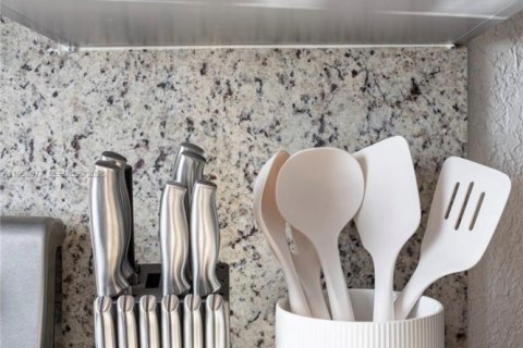 Apartment in Miami, Florida 2 bedrooms, 74.32 sq.m. № 2019667 - photo 4