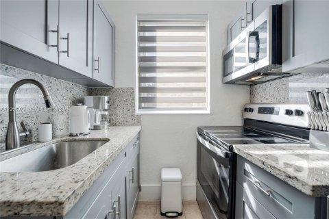 Apartment in Miami, Florida 2 bedrooms, 74.32 sq.m. № 2019667 - photo 3