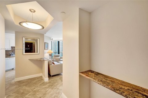 Condo in Aventura, Florida, 2 bedrooms  № 1953198 - photo 8