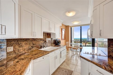 Condo in Aventura, Florida, 2 bedrooms  № 1953198 - photo 15