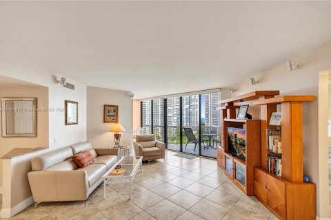 Condo in Aventura, Florida, 2 bedrooms  № 1953198 - photo 10