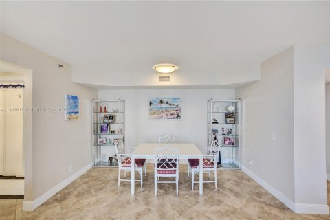 Condo in Aventura, Florida, 2 bedrooms  № 1953198 - photo 13