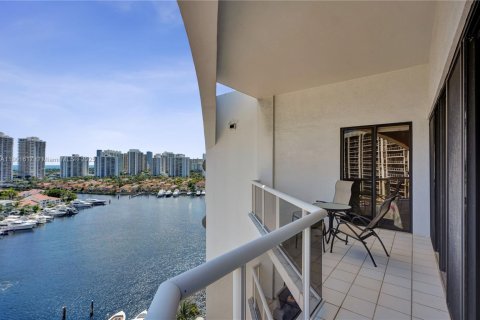 Condo in Aventura, Florida, 2 bedrooms  № 1953198 - photo 21