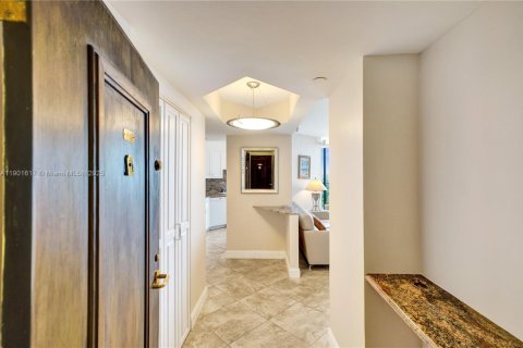 Condo in Aventura, Florida, 2 bedrooms  № 1953198 - photo 2