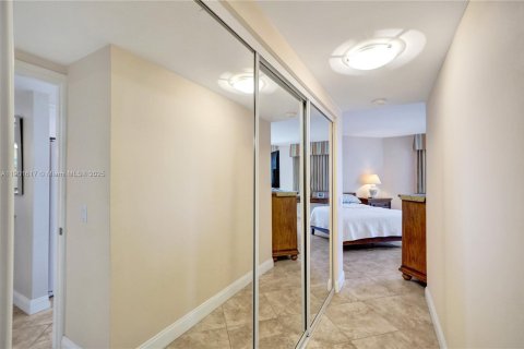 Condo in Aventura, Florida, 2 bedrooms  № 1953198 - photo 27