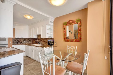 Condo in Aventura, Florida, 2 bedrooms  № 1953198 - photo 17