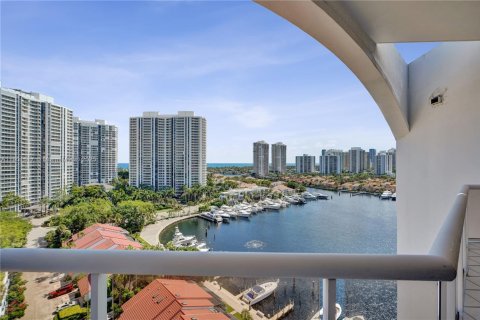 Condo in Aventura, Florida, 2 bedrooms  № 1953198 - photo 1