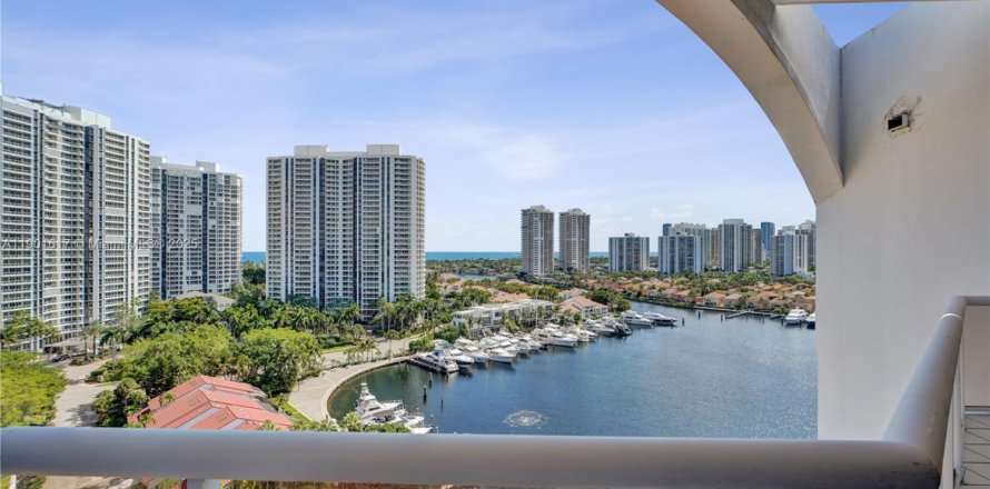 Condo in Aventura, Florida, 2 bedrooms  № 1953198