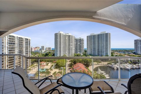 Condo in Aventura, Florida, 2 bedrooms  № 1953198 - photo 22