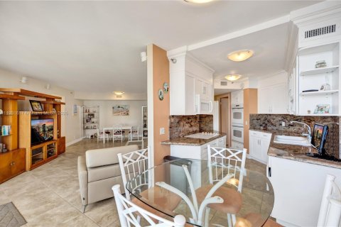 Condo in Aventura, Florida, 2 bedrooms  № 1953198 - photo 18