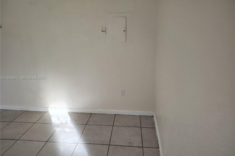 Commercial property in Miami, Florida 37.16 sq.m. № 1993970 - photo 3