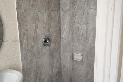 Commercial property in Miami, Florida 37.16 sq.m. № 1993970 - photo 7