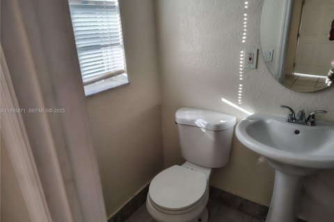 Commercial property in Miami, Florida 37.16 sq.m. № 1993970 - photo 8