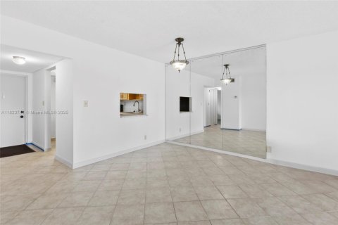 Condo in Margate, Florida, 2 bedrooms  № 1788596 - photo 3