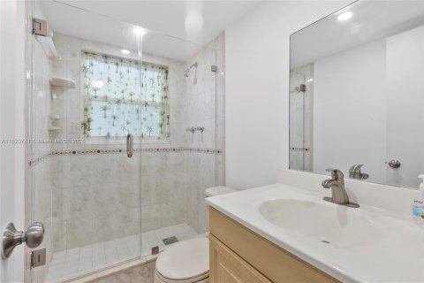 Condo in Margate, Florida, 2 bedrooms  № 1788596 - photo 13