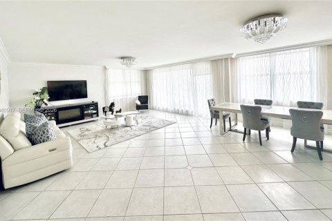 Купить кондоминиум в Халландейл-Бич, Флорида 3 спальни, 214.14м2, № 1998840 - фото 9