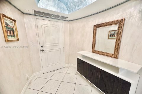 Купить кондоминиум в Халландейл-Бич, Флорида 3 спальни, 214.14м2, № 1998840 - фото 4