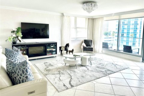 Купить кондоминиум в Халландейл-Бич, Флорида 3 спальни, 214.14м2, № 1998840 - фото 11