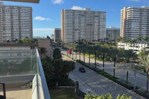 Купить кондоминиум в Халландейл-Бич, Флорида 3 спальни, 214.14м2, № 1998840 - фото 26