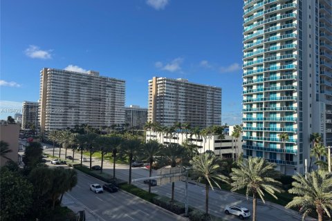 Купить кондоминиум в Халландейл-Бич, Флорида 3 спальни, 214.14м2, № 1998840 - фото 25