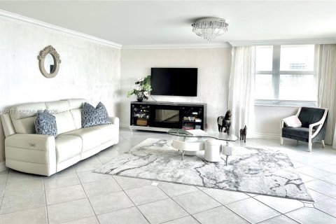 Купить кондоминиум в Халландейл-Бич, Флорида 3 спальни, 214.14м2, № 1998840 - фото 10