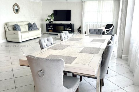 Купить кондоминиум в Халландейл-Бич, Флорида 3 спальни, 214.14м2, № 1998840 - фото 8