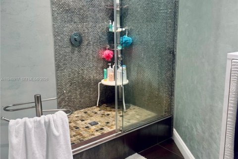 Купить кондоминиум в Халландейл-Бич, Флорида 3 спальни, 214.14м2, № 1998840 - фото 20