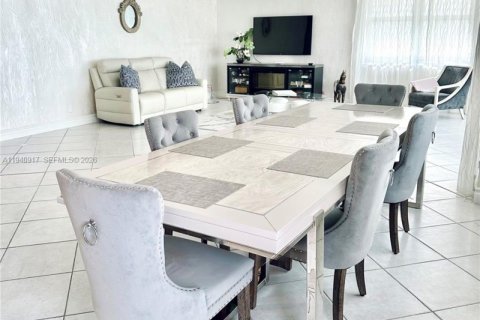 Купить кондоминиум в Халландейл-Бич, Флорида 3 спальни, 214.14м2, № 1998840 - фото 12