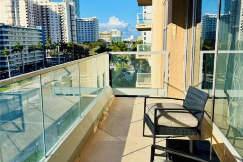 Купить кондоминиум в Халландейл-Бич, Флорида 3 спальни, 214.14м2, № 1998840 - фото 30