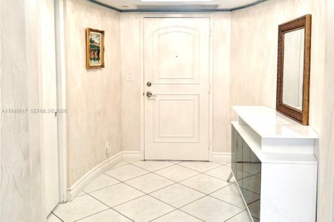 Купить кондоминиум в Халландейл-Бич, Флорида 3 спальни, 214.14м2, № 1998840 - фото 3