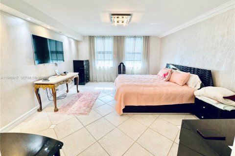 Купить кондоминиум в Халландейл-Бич, Флорида 3 спальни, 214.14м2, № 1998840 - фото 17