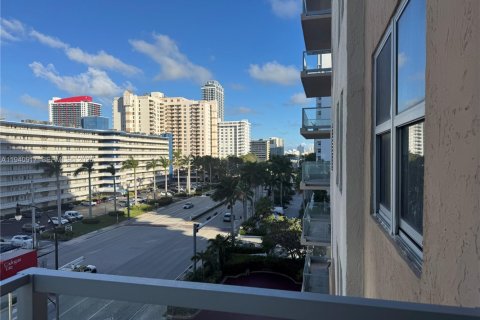 Купить кондоминиум в Халландейл-Бич, Флорида 3 спальни, 214.14м2, № 1998840 - фото 27