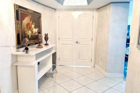 Купить кондоминиум в Халландейл-Бич, Флорида 3 спальни, 214.14м2, № 1998840 - фото 5
