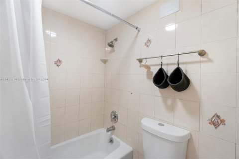 Copropriété à louer à Miami Beach, Floride: 51.1 m2 № 1939543 - photo 18