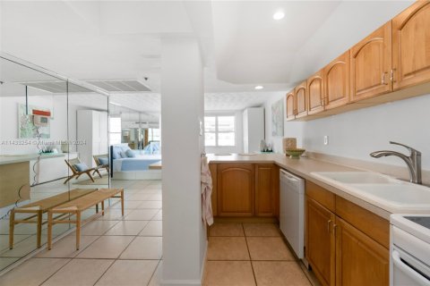 Copropriété à louer à Miami Beach, Floride: 51.1 m2 № 1939543 - photo 13