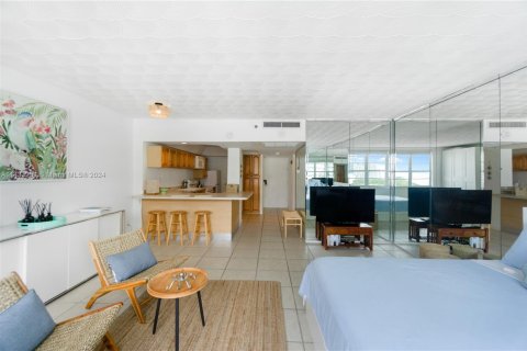 Copropriété à louer à Miami Beach, Floride: 51.1 m2 № 1939543 - photo 6