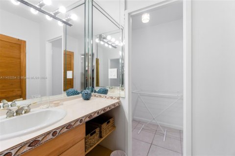 Copropriété à louer à Miami Beach, Floride: 51.1 m2 № 1939543 - photo 17