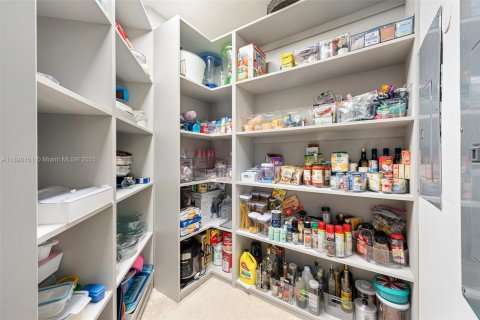 Купить виллу или дом в Корал-Гейблс, Флорида 5 спален, 609.62м2, № 1952934 - фото 25