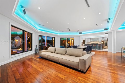 Купить виллу или дом в Корал-Гейблс, Флорида 5 спален, 609.62м2, № 1952934 - фото 16