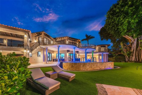 Купить виллу или дом в Корал-Гейблс, Флорида 5 спален, 609.62м2, № 1952934 - фото 2