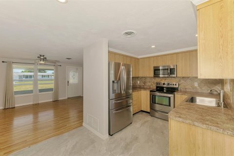 House in Englewood, Florida 3 bedrooms, 135.08 sq.m. № 1640230 - photo 24