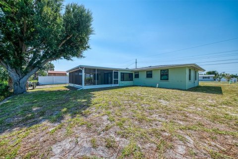 House in Englewood, Florida 3 bedrooms, 135.08 sq.m. № 1640230 - photo 8