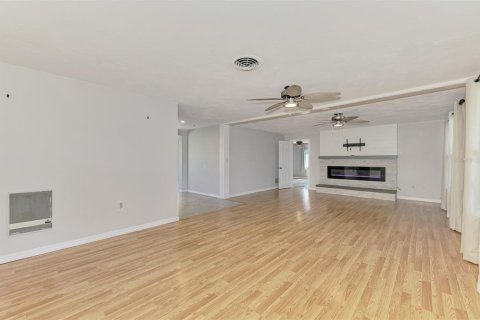 House in Englewood, Florida 3 bedrooms, 135.08 sq.m. № 1640230 - photo 17