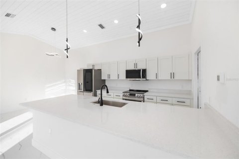 House in Port Charlotte, Florida 3 bedrooms, 144.65 sq.m. № 1831386 - photo 4
