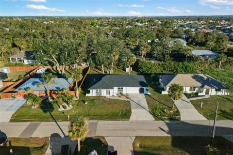 House in Port Charlotte, Florida 3 bedrooms, 144.65 sq.m. № 1831386 - photo 21