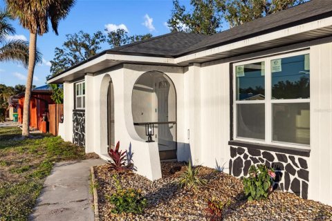 House in Port Charlotte, Florida 3 bedrooms, 144.65 sq.m. № 1831386 - photo 18