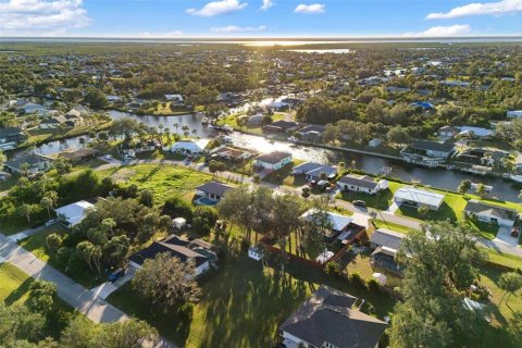 House in Port Charlotte, Florida 3 bedrooms, 144.65 sq.m. № 1831386 - photo 23