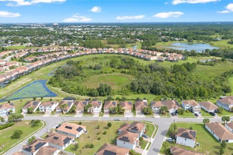 Villa ou maison à vendre à Kissimmee, Floride: 4 chambres, 212.28 m2 № 2418443 - photo 19
