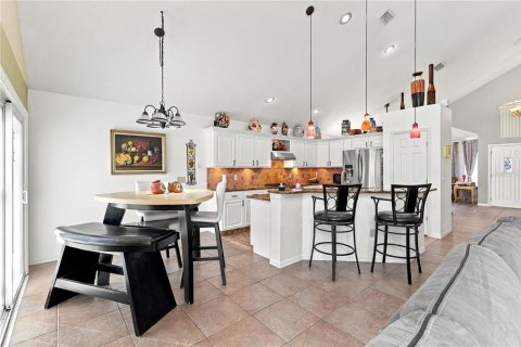 Villa ou maison à vendre à Kissimmee, Floride: 4 chambres, 212.28 m2 № 2418443 - photo 5