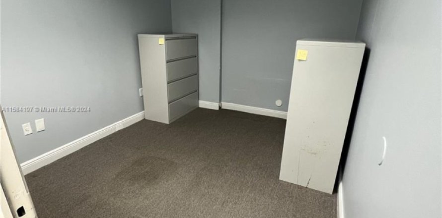 Bureau à Miami Lakes, Floride № 1168561
